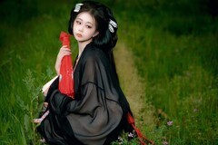 穿汉服的女子