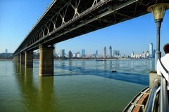 万里长江第一桥