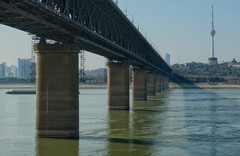 万里长江第一桥