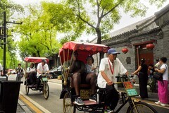 仅存的人力车走街串巷逛胡同