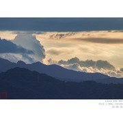 夕阳山外云