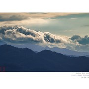 夕阳山外云