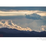夕阳山外云