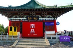 南昌滕王阁赣江边上