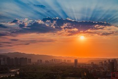 260902 日落丁达尔光