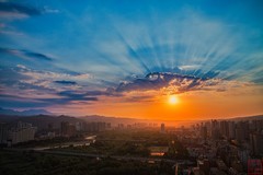 260902 日落丁达尔光