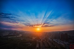 260902 日落丁达尔光