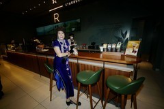 室内环境人像---汉口老街上的小店！