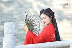 【一城砖墙旧·红衣渡流年】---嘉雯