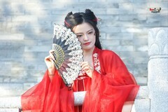 【一城砖墙旧·红衣渡流年】---嘉雯