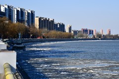 春寒料峭大辽河