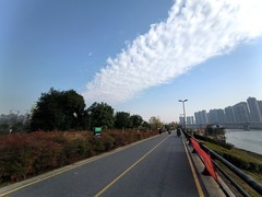 漫步星城 （998）一块湛蓝的琥珀