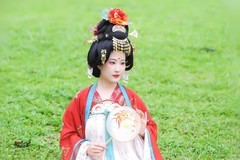 【草地美人】---似海