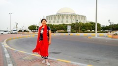 人在“阿布扎比”（阿联酋）