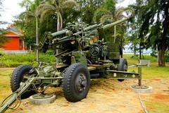919【不老松：二游海南记实】 解放公园外景！(解放軍赠给的大炮！)