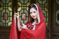 【一袭红纱·西域风华】---不覔