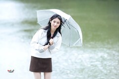 【雨中少女】---紫芹