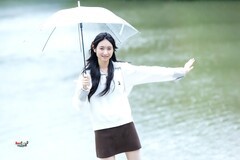 【雨中少女】---紫芹