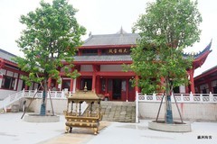 飞雪岩瀑布。飞雪寺