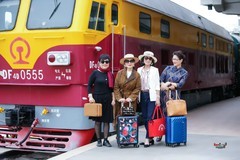 【旧车站四大美女】---木子、卫华、小小、王菊