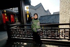环境人像---汉口里的华服佳人！