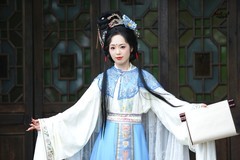 【展袖携书赴庭前】---芝枝