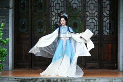 【展袖携书赴庭前】---芝枝