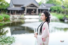 【粉蝶栖芳】---小刘