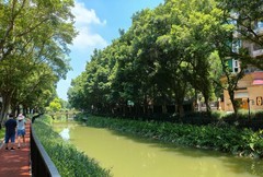 赤岗古塔附近。