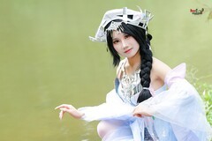 【二次元·湖边苗疆少女】---小雪