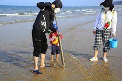 021【不老松：二游海南记实】临高长島兰湾趕海人。专用工具专抓虾爬子！