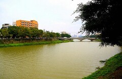 1219【不老松：二游海南纪实】临高长島兰湾去 县城在公交车上拍点路景!