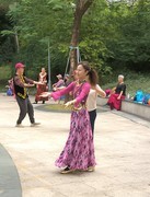 公园里的舞者。