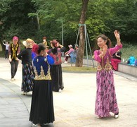 公园里的舞者。