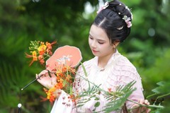 【扇引花间风】---小路
