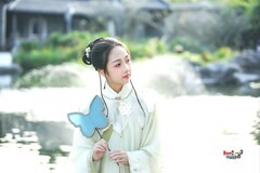 【临水照花】---憷君