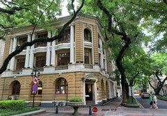 黄色的旧洋房。