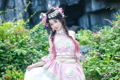 【幽石青芜·粉袂含香】---佳欣