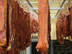 川西坝子的腊肉香肠飘香