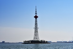 初春的明湖岸畔春色美