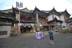 暮色里的云南建水