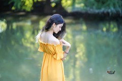 【秋日黄衣少女】---佳欣