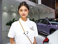 2025.8.29，成都28届国际车展模特照片14。