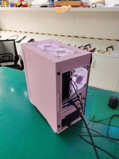 3A平台游戏办公的粉色主机