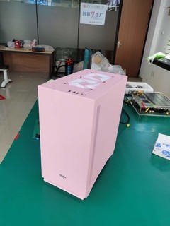 3A平台游戏办公的粉色主机