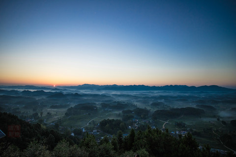 贵州“茶海之心”观日出 贵州“茶海之心”观日出