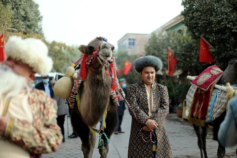  The ancient city of Kashgar is full of western customs.