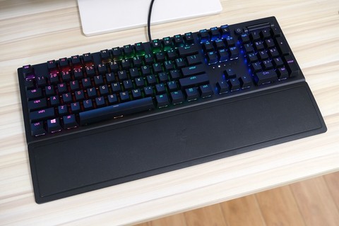  Cool light effect, precise trigger, experience of Thundersnake Black Widow Spider V3 mechanical keyboard