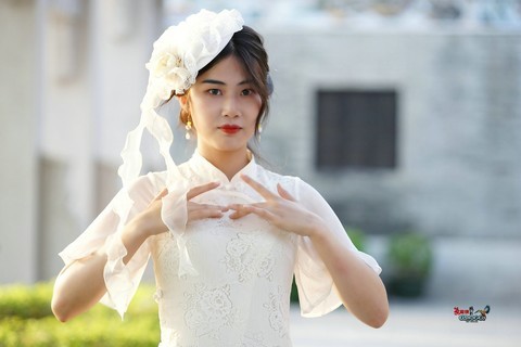 【洋装旗袍少女】---乐乐 【洋装旗袍少女】---乐乐
