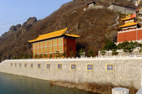  External view of Longfeng Temple